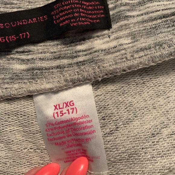 Woman shorts - Picture 2 of 2